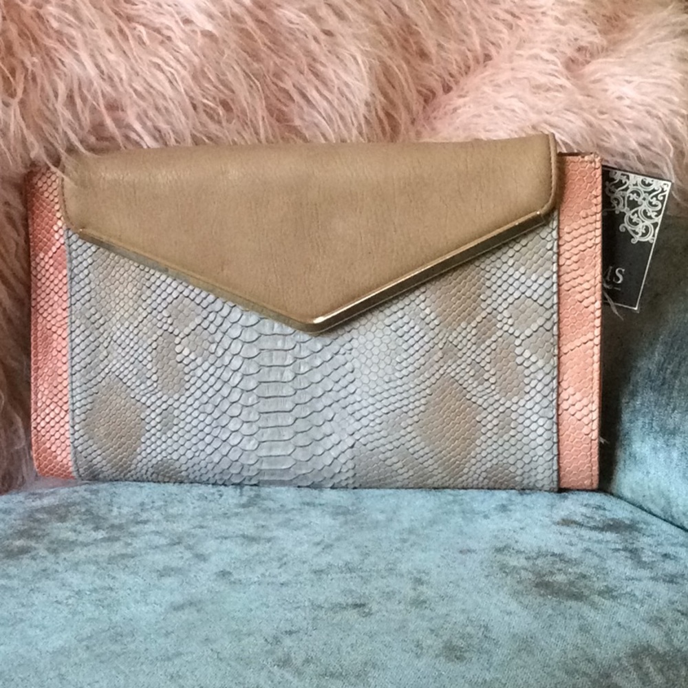 Snake Clutch
